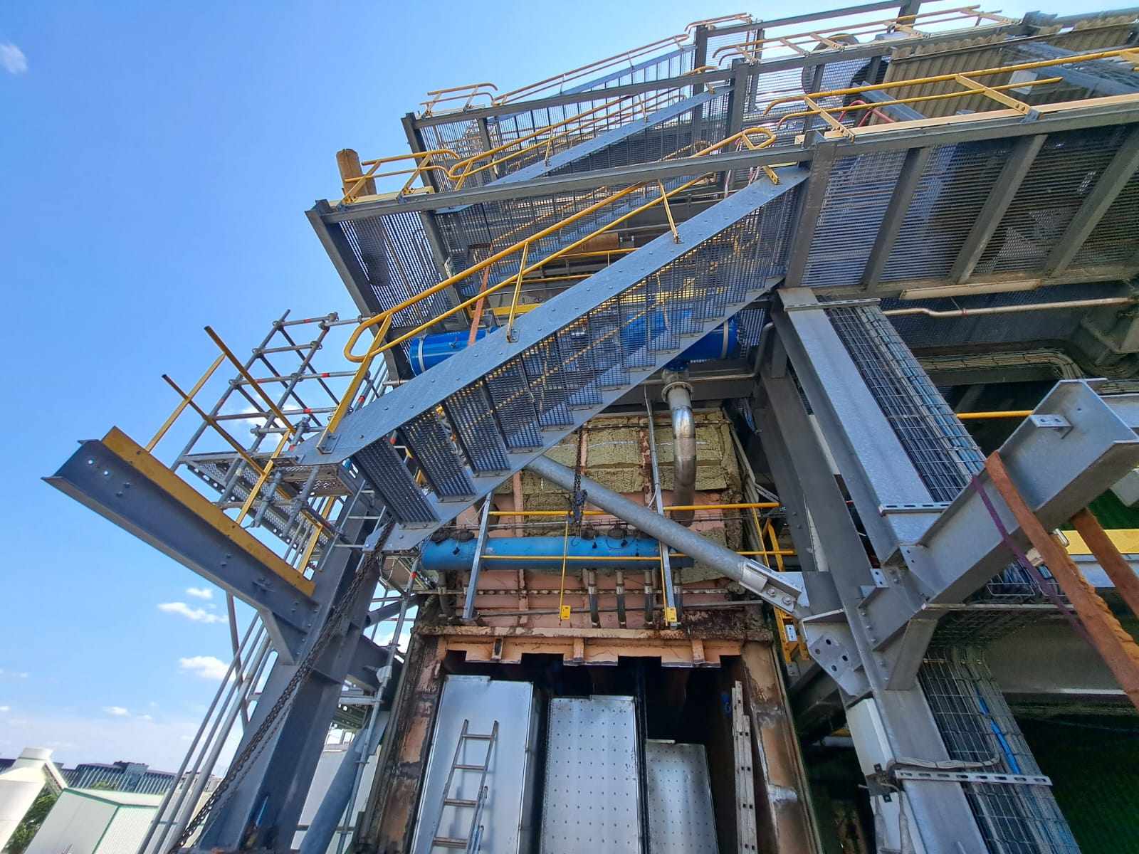 Przebieg montażu konstrukcji stalowych